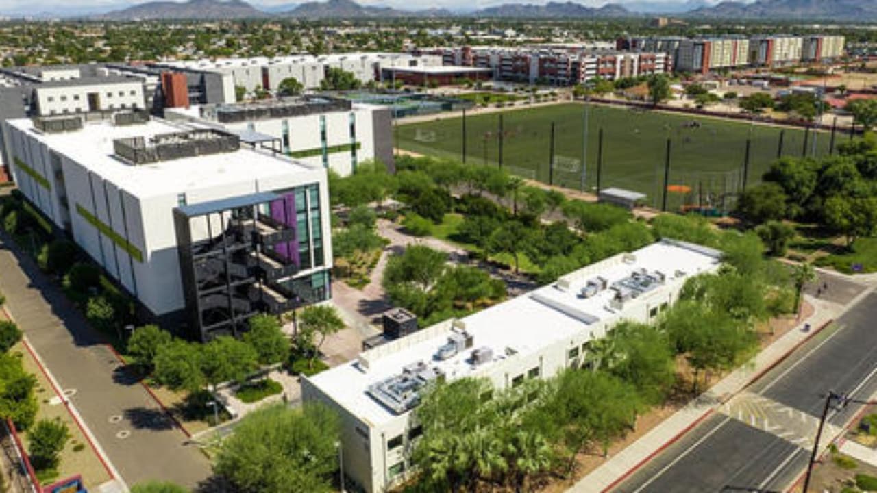 Un tiroteo cerca de la Grand Canyon University deja tres heridos, un estudiante entre ellos