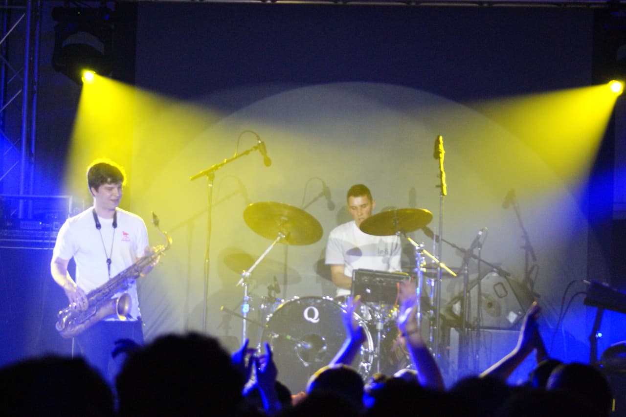 Miles se divirtieron en festival de música Fun Fun Fest este fin de semana en la capital de Texas.