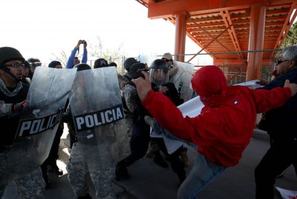 En Ciudad Juárez, el cártel que toma el nombre de la urbe y el de Sinaloa, dirigido por el prófugo Joaquín 'el Chapo' Guzmán, se disputan el paso de drogas hacia a Estados Unidos.