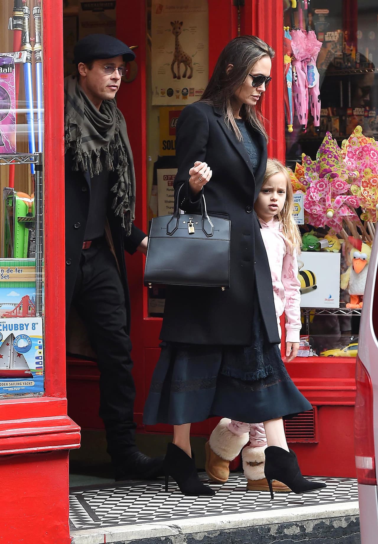 Esta vez los encontraron de compras en una tienda de juguetes juntos a las hermosas Zahara y Vivienne.