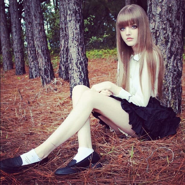 ¿A poco no en verdad parece una muñeca de porcelana?