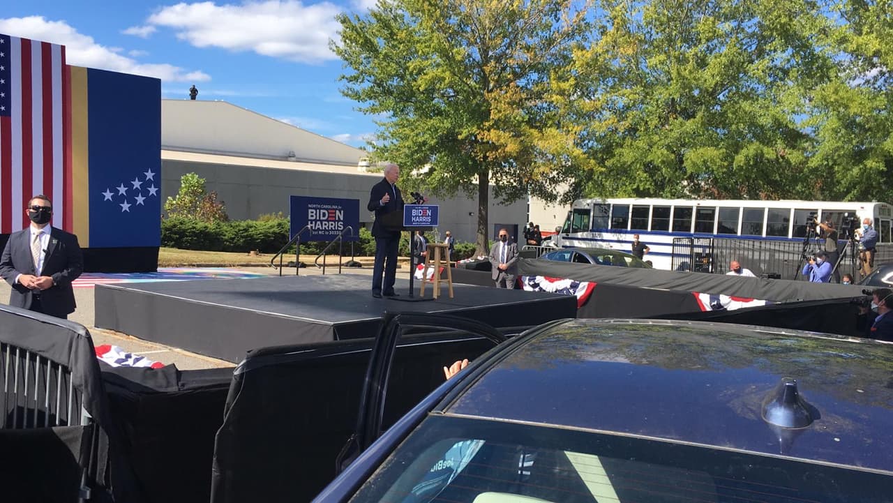 "Me estoy postulando como demócrata, pero gobernaré como el presidente americano (...). Es la hora de reunir América, no importa la raza o religión", sostuvo Biden.