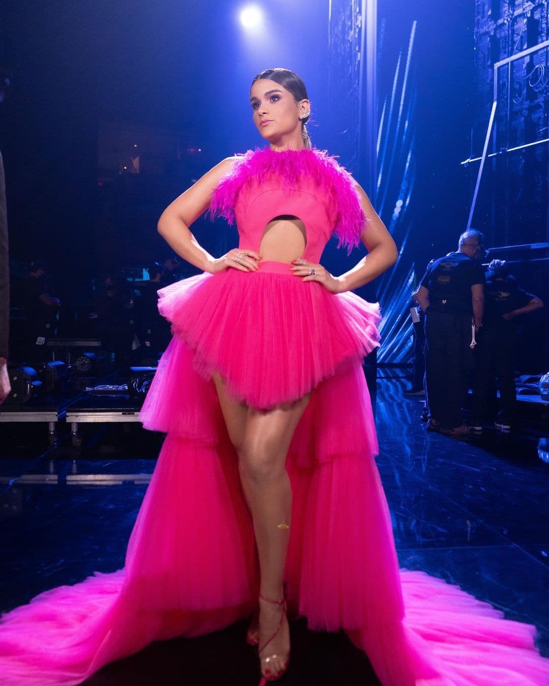 En esta ceremonia la presentadora lució tres vestidos que resaltaron su figura, así como los resultados de sus entrenamientos tan rigurosos, pero efectivos.