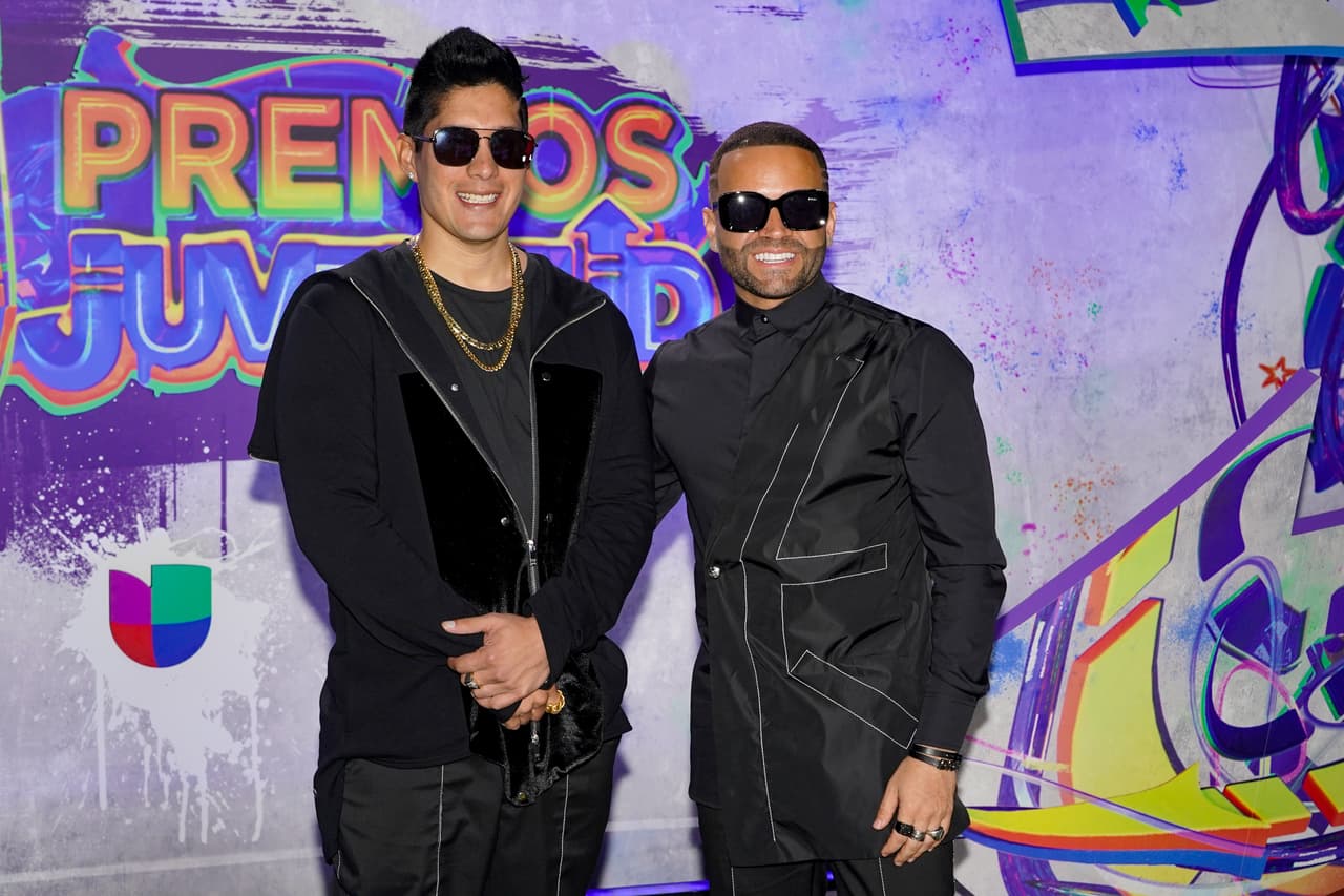 Tras cuatro años, los cantantes vuelven al escenario de Miami luciendo sus más grandes sonrisas.