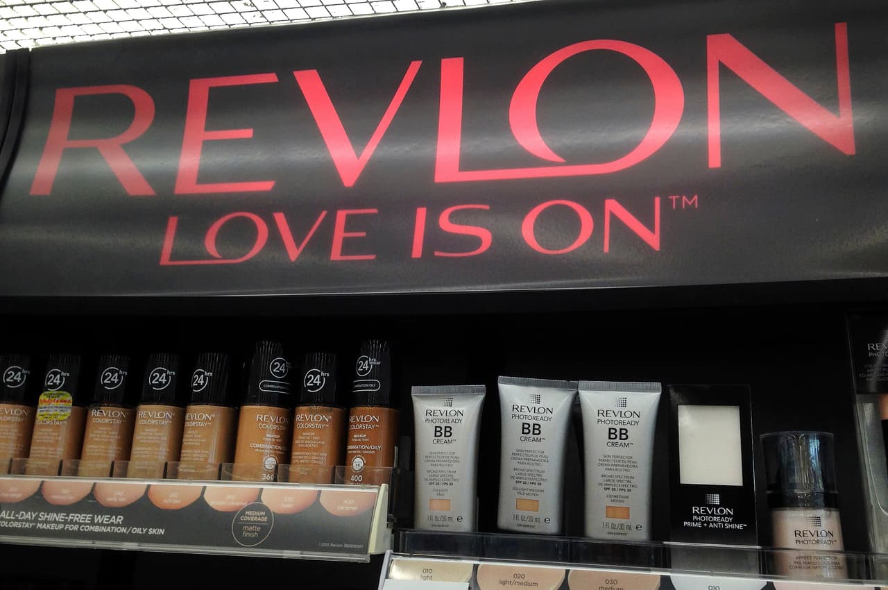 Revlon, la multinacional de la cosmética, se declara en bancarrota acosada por las deudas