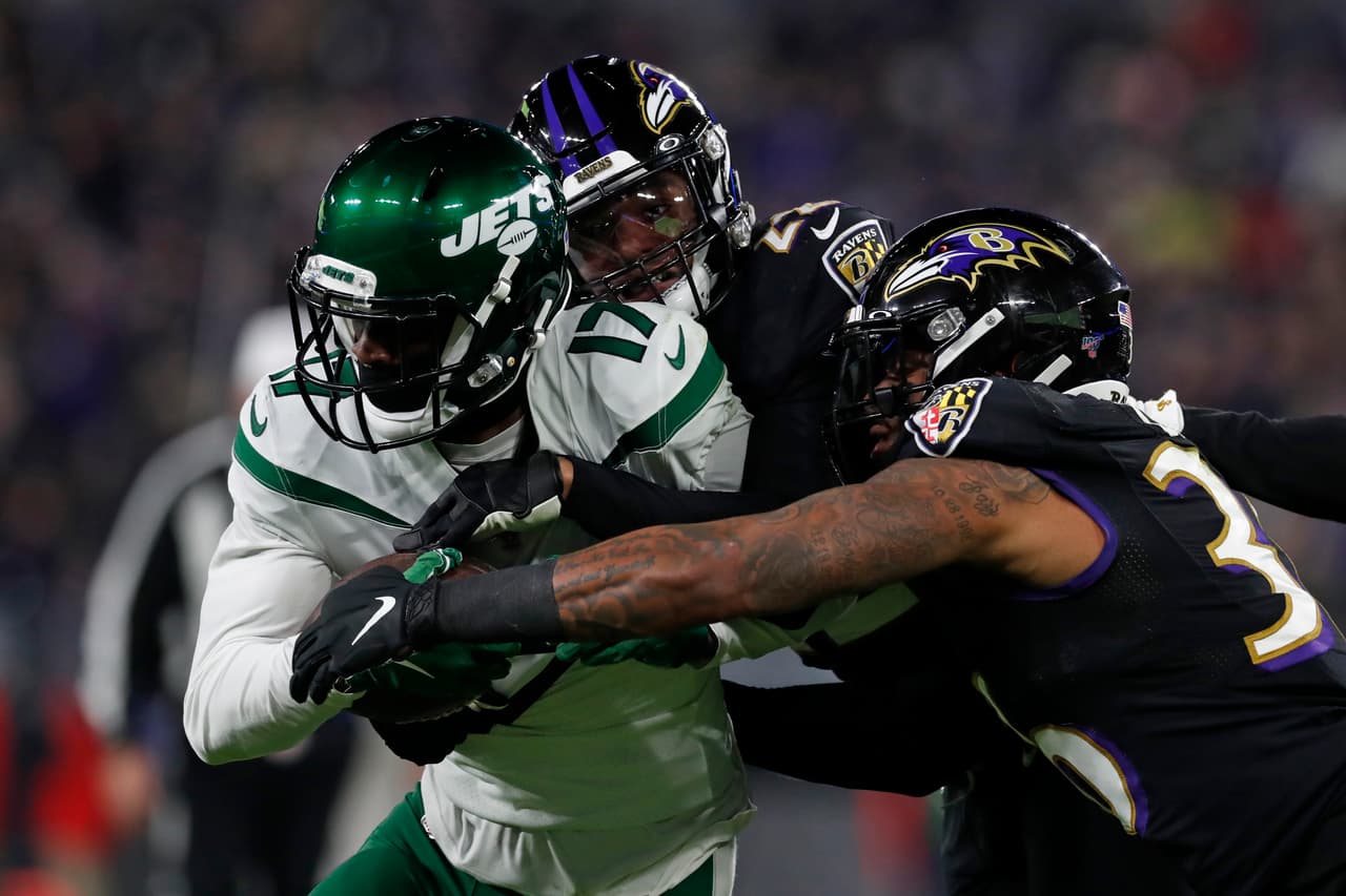 Ravens se imponen con autoridad 42-21 a New York Jets y aseguran su presencia en Playoffs.