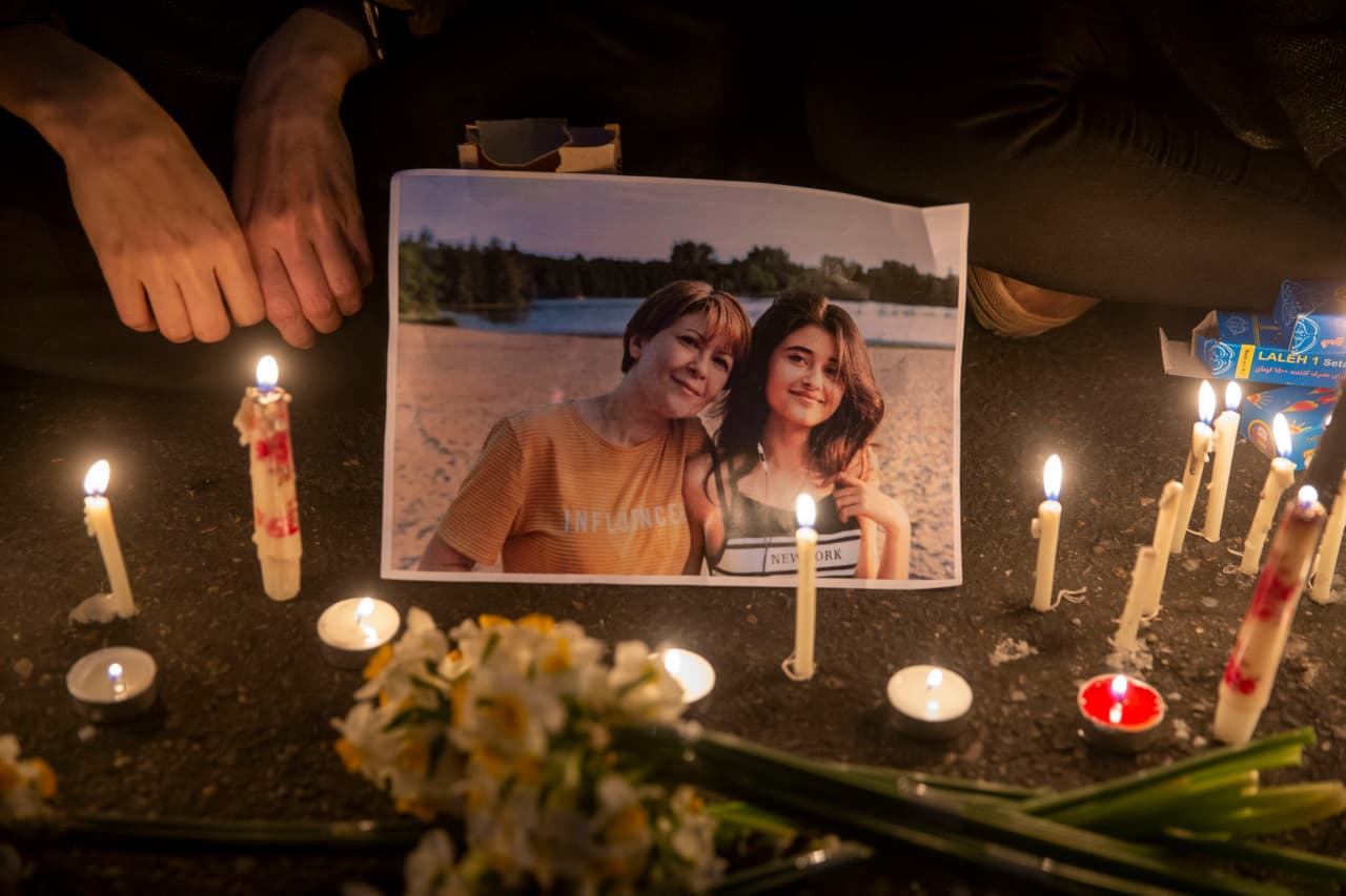 Agencias de noticias indicaron que los manifestantes derribaron carteles de Qasem Soleimani, el general iraní 
<a href="https://www.univision.com/noticias/mundo/iran-admite-el-derribo-del-avion-y-desde-ucrania-piden-que-se-haga-justicia" target="_blank">asesinado el 3 de enero</a> en un ataque estadounidense en Bagdad. Informaron también que la policía dispersó a los manifestantes.