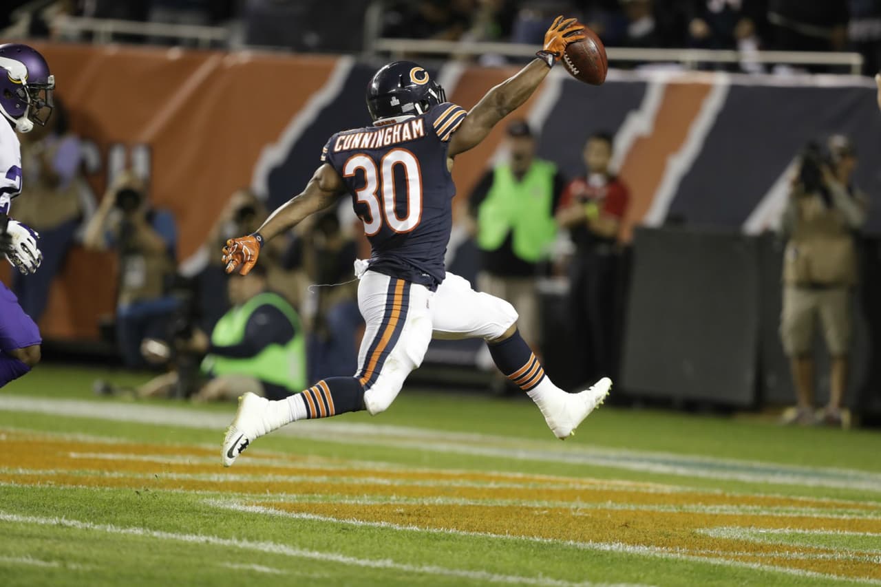 La jugada del partido fue un engaño de despeje en el que el pateador Pat O'Donnell conectó con Benny Cunningham en el tercer cuarto para irse hasta las diagonales.