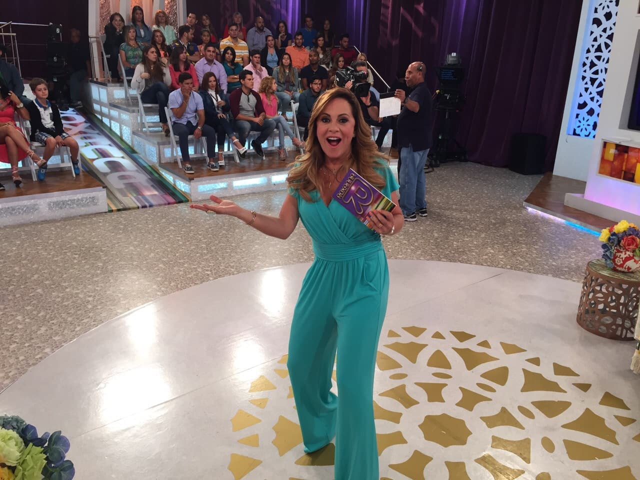 Roxanna es reconocida por su espontaneidad y gran sentido del humor.