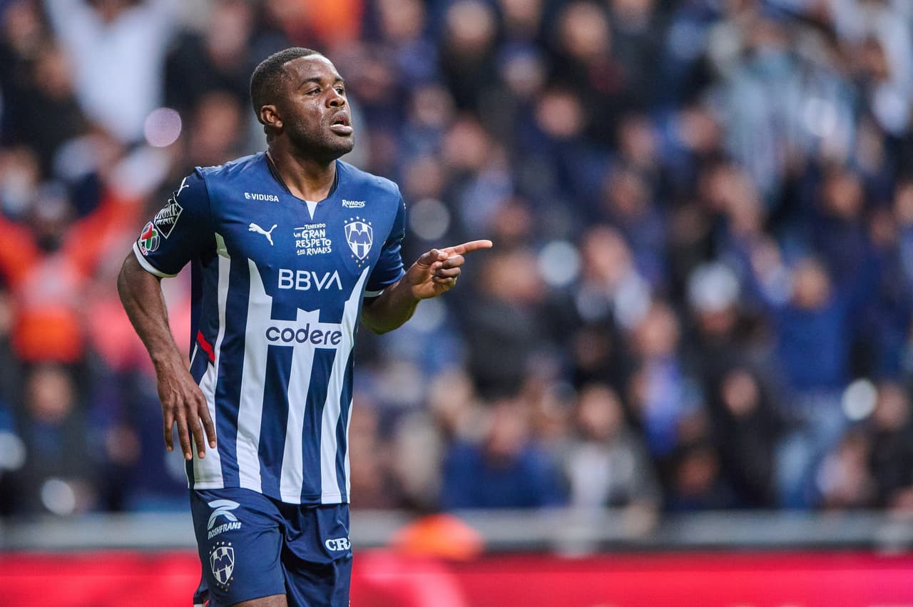 Joel Campbell aumentó la ventaj al 42'. El costarricense está encontrando una vez más su mejor versión.