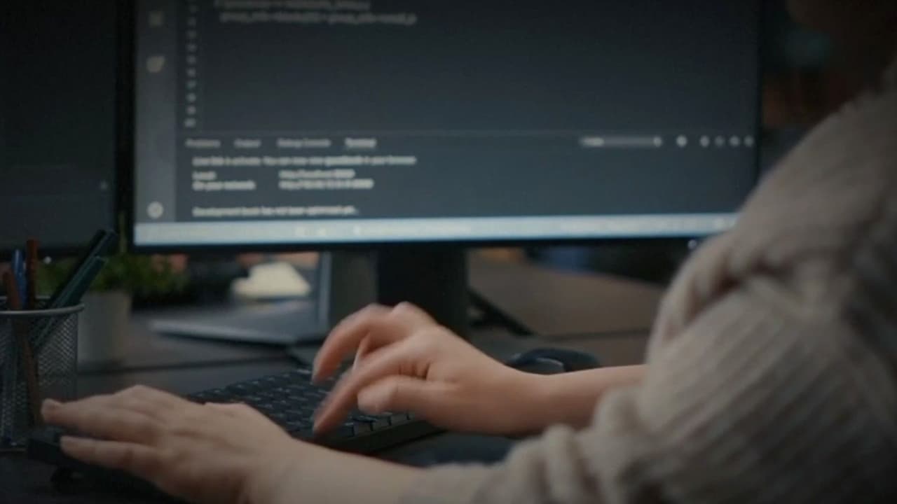Se investiga una posible filtración de información de miles de funcionarios del DHS