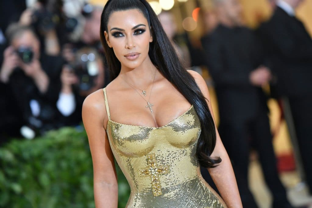 Ahora, se suma un nuevo capítulo en el que 
<b><a href="https://www.univision.com/famosos/aseguran-que-kim-kardashian-fue-hospitalizada-fotos#fbd79c300000" target="_blank">su integridad volvió a estar comprometida</a></b>.