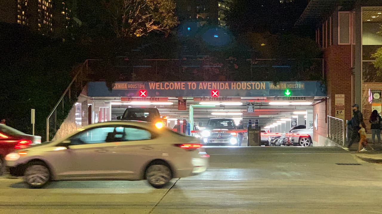 Tienen también acceso a un estacionamiento en el sótano.