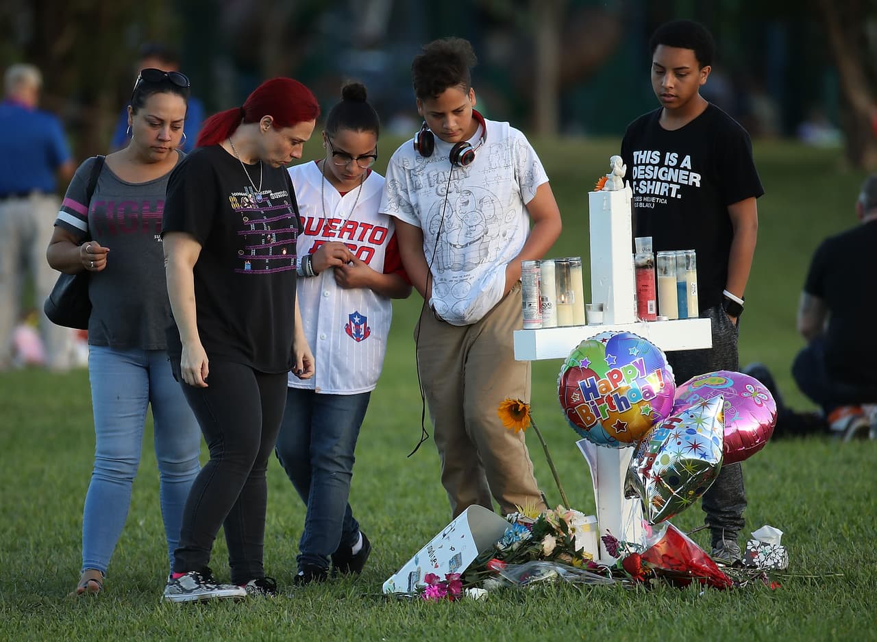 Estudiantes sobrevivientes de la masacre de Parkland convocan una marcha nacional para pedir más control de las armas