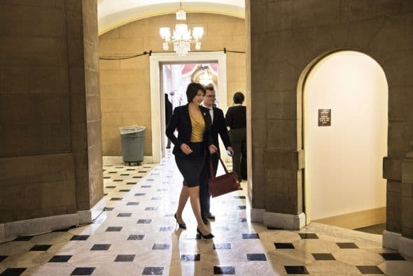 Minutos antes, la republicana Cathy McMorris Rodgers caminaba para registrar su llegada.