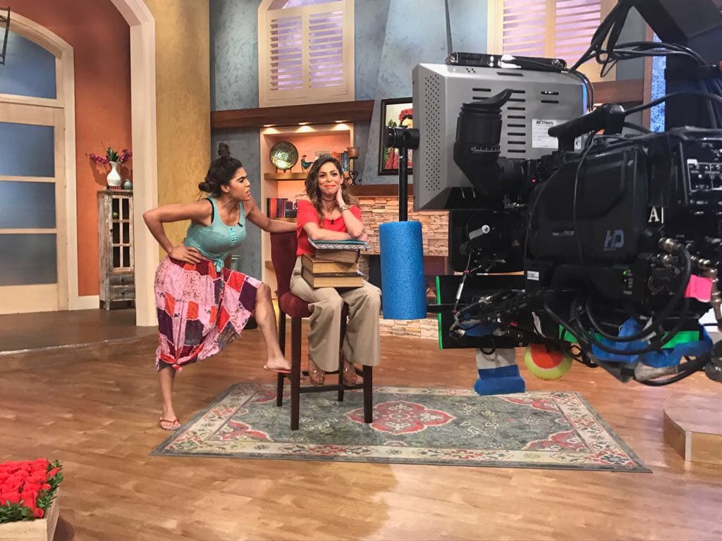 Mela le prestó los libros que llevaba a Lourdes y que tenían un fin muy útil.