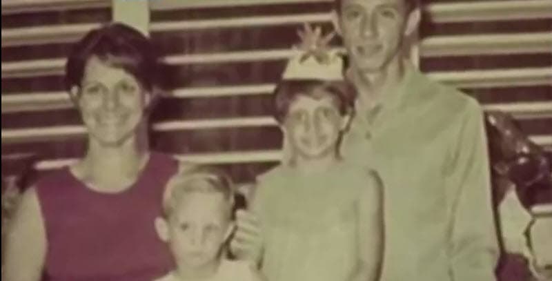 La presentadora de El Gordo y La Flaca reconoció que no habla del tema "
<b>por respeto</b> a todas las personas que pasaron por el proceso. Soy una figura pública y cada vez que trataba de hablar de eso no podía, solamente lloraba", dijo con la voz entrecortada.
<br>