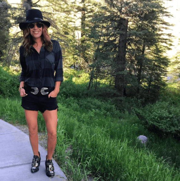 ¿Qué tal las botas de Karla? La moda vaquera sí que le sienta bien.