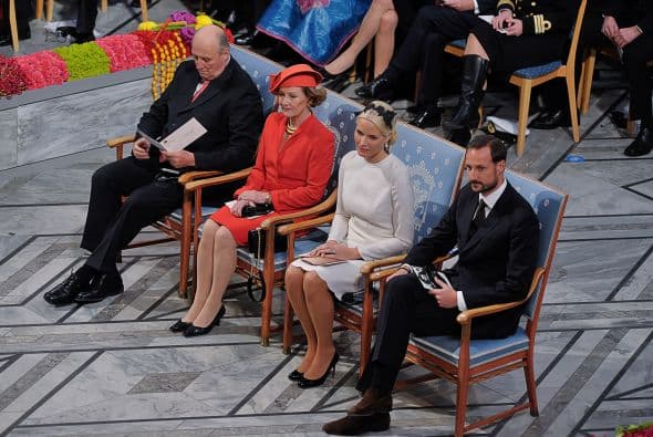 MONARQUÍA DE NORUEGA- Contribuyentes noruegos gastan año con año , 28 millones ($35,840,000) en mantener a su monarquía. El Rey Herald V y su esposa la Reina Sonja son la cabeza de esta corona.