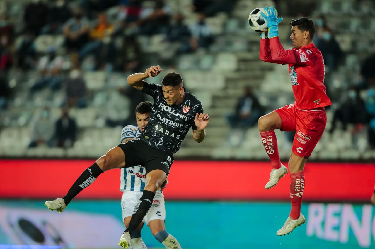 Aviles Hurtado se vuelve a encontrar con el gol y Pachuca consigue tres vlaliosas unidades.