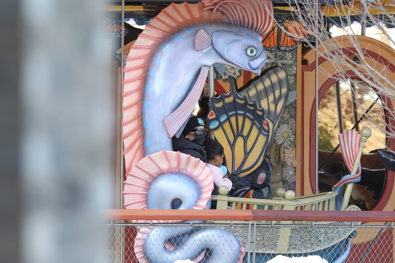 De acuerdo con el tabloide británico, Khloe no dejará Los Ángeles por la capital de Massachusetts de forma permanente.