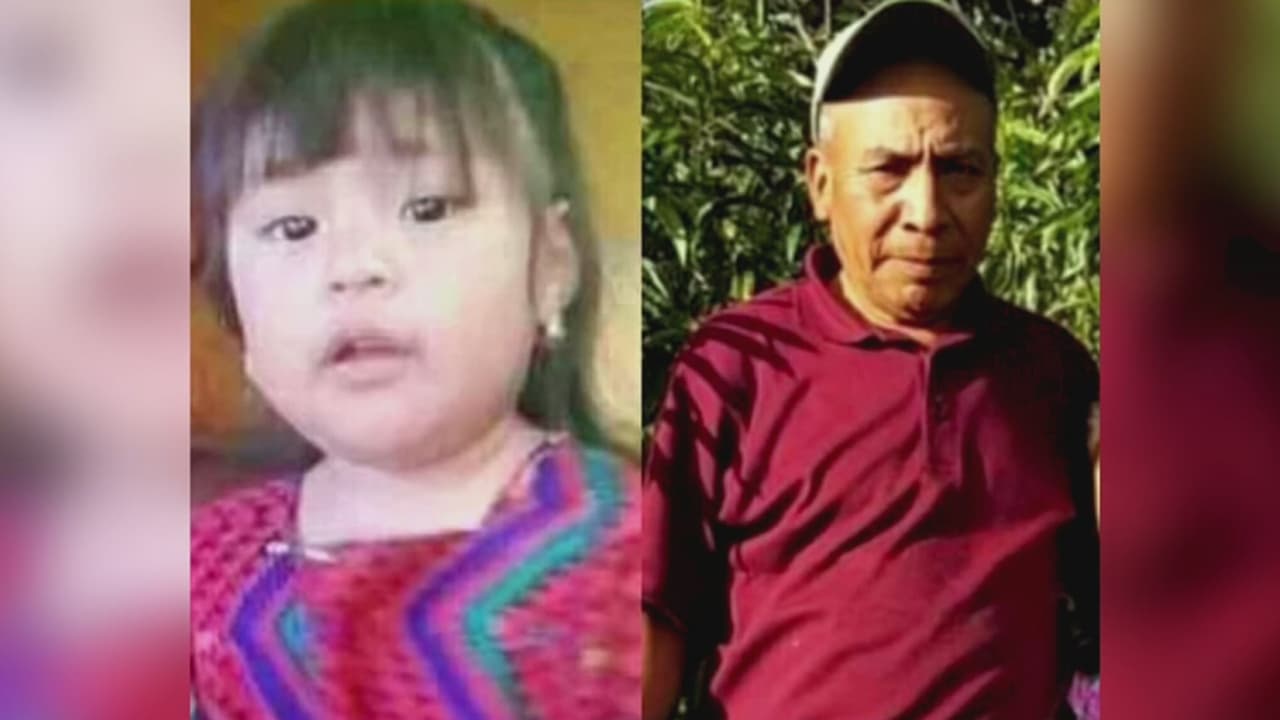 <b>Abuelo y nieta son asesinados a machetazos: una niña se salva al fingirse muerta</b>
<br>
<br>Entre lágrimas, la madre de la menor narra lo que la pequeña sobreviviente le contó. La niña, herida, dijo que una vecina entró y los mató para robar el maíz, la leña y la ropa.