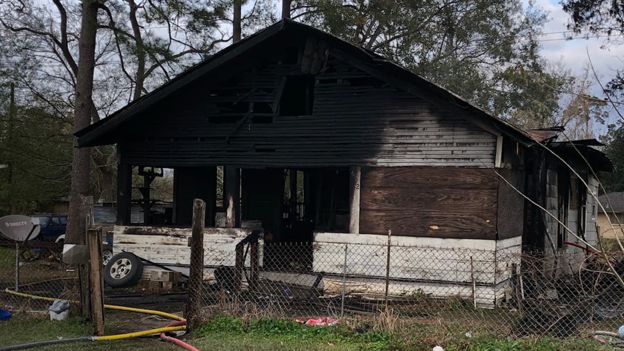 El incendio de una casa cobra la vida de una madre y su hija al noreste del área de Houston
