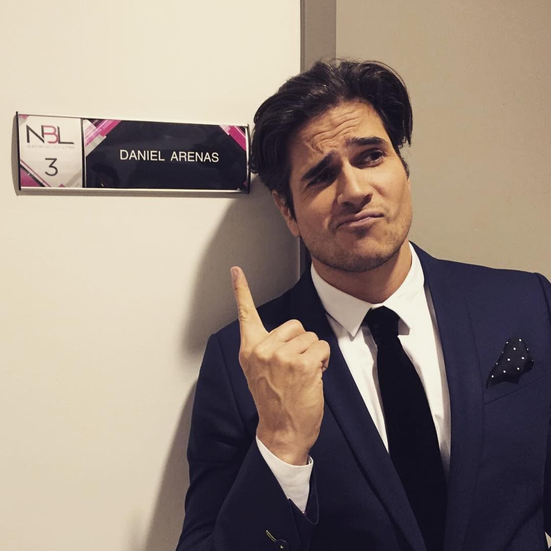 "Era tanto el tráfico que en un semáforo que todo el mundo debe parar me bajé del taxi y 
<b><a href="https://www.univision.com/famosos/anoro-tener-un-hogar-y-una-familia-la-meta-de-daniel-arenas-para-2018-video" target="_blank">empiezo a correr</a></b> con todo y el traje de (el personaje de) Fernando".
<br>