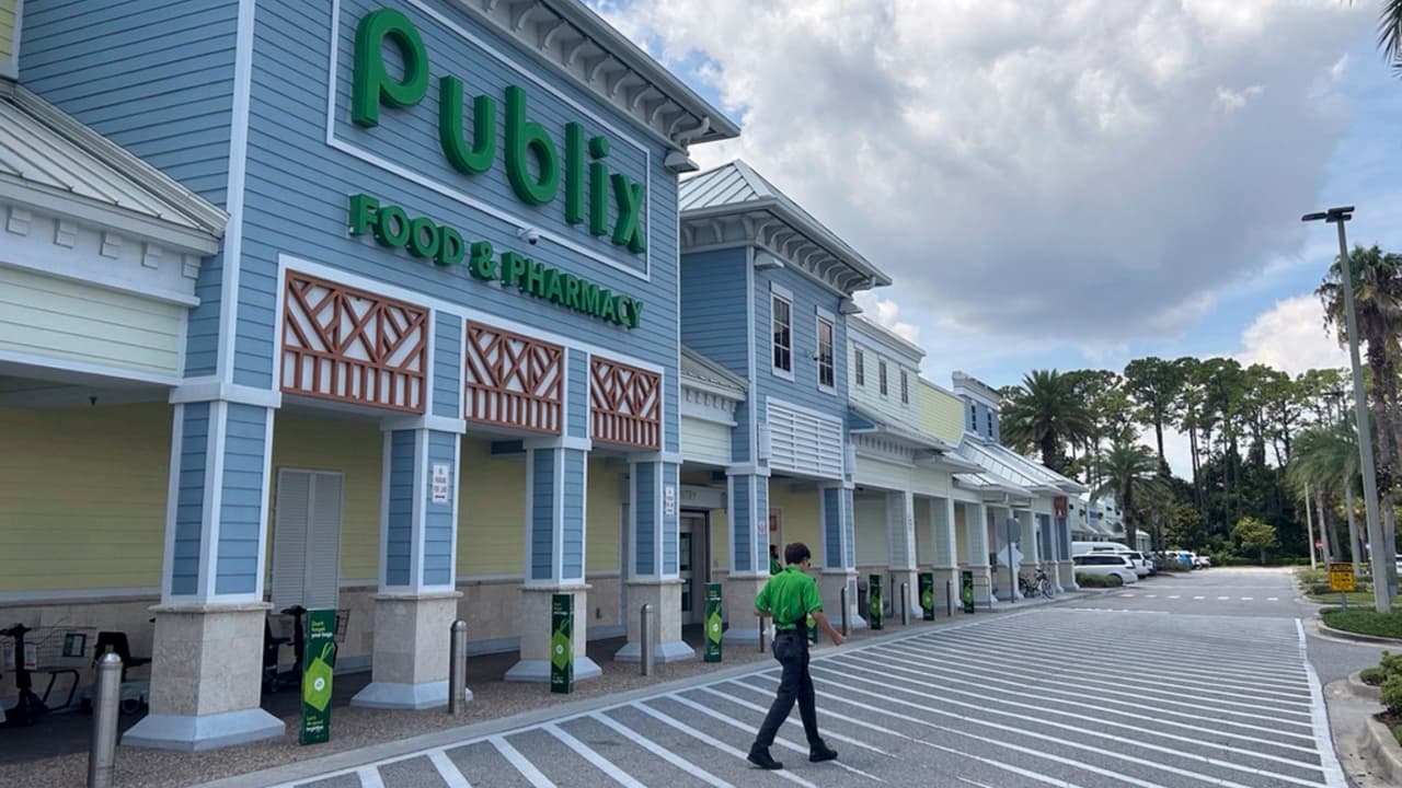 Esta es la tienda de Publix en Neptune Beach, Florida, donde se vendió el billete ganador del premio mayor del Mega Millions de $1,580 millones.
