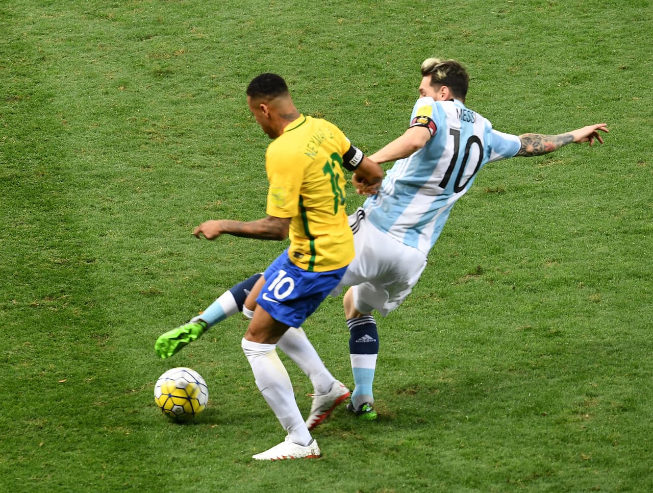 Lio y Ney viéndose las caras por el trono de Sudamérica.