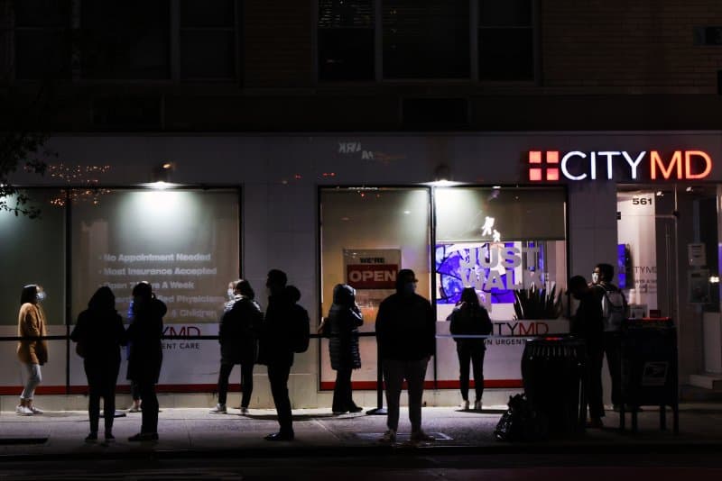 “Progreso extraordinario”: caen las hospitalizaciones y la tasa de covid-19 en Nueva York