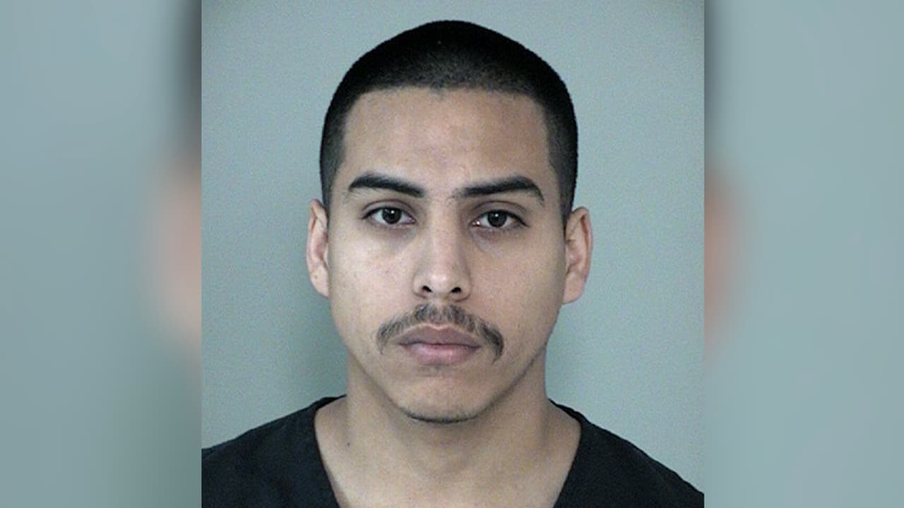 Héctor Ruiz es oficial de la Policía de Arcola.