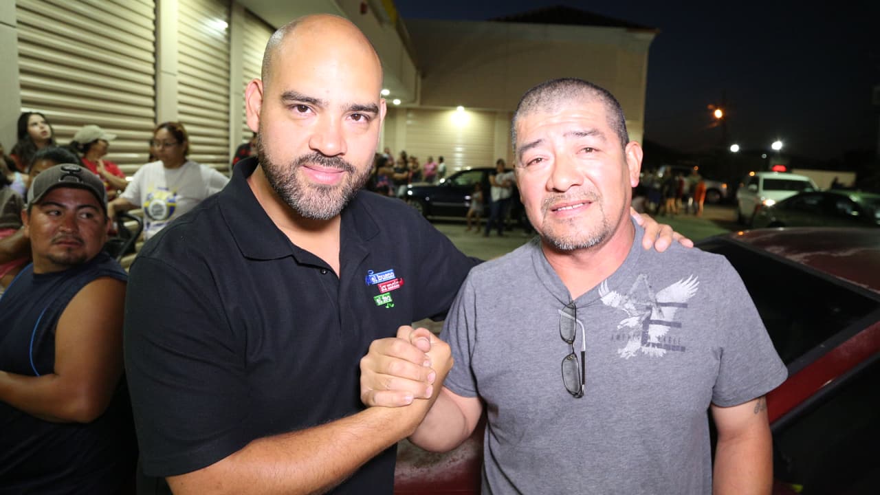 Así fue la entrega de ayudas por 'El Bueno, La Mala y El Feo' en Port Arthur, una de las localidades más afectadas por el huracán Harvey.