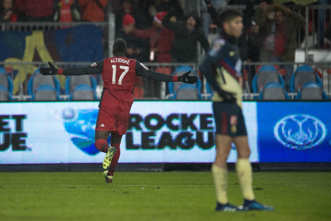 Sin embargo, la respuesta llegó con el goleador Jozy Altidore al minuto 41 de juego para poner el 2-1 a favor de los locales.