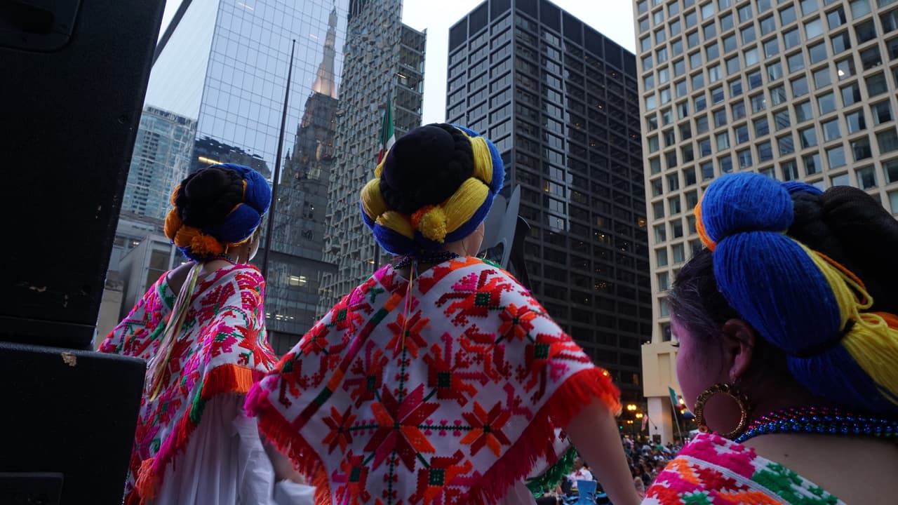 El detalle de las figuras y los colores de las prendas típicas mexicanas siempre es una de las partes más impresionantes de cualquier festividad mexicana.