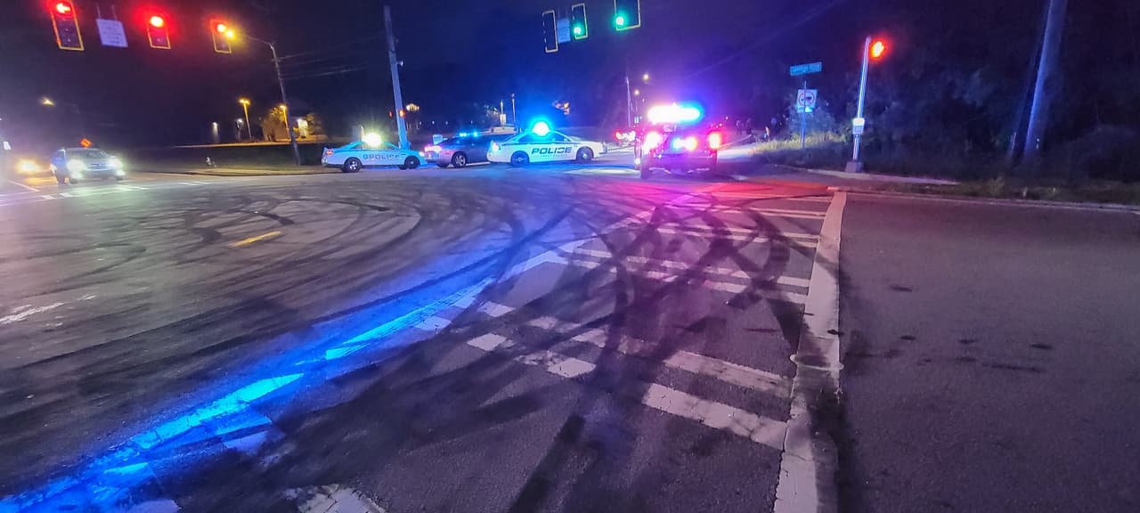 Entre los arrestados se encontraban 20 menores de edad. Además, se incautaron 16 autos y cinco pistolas.