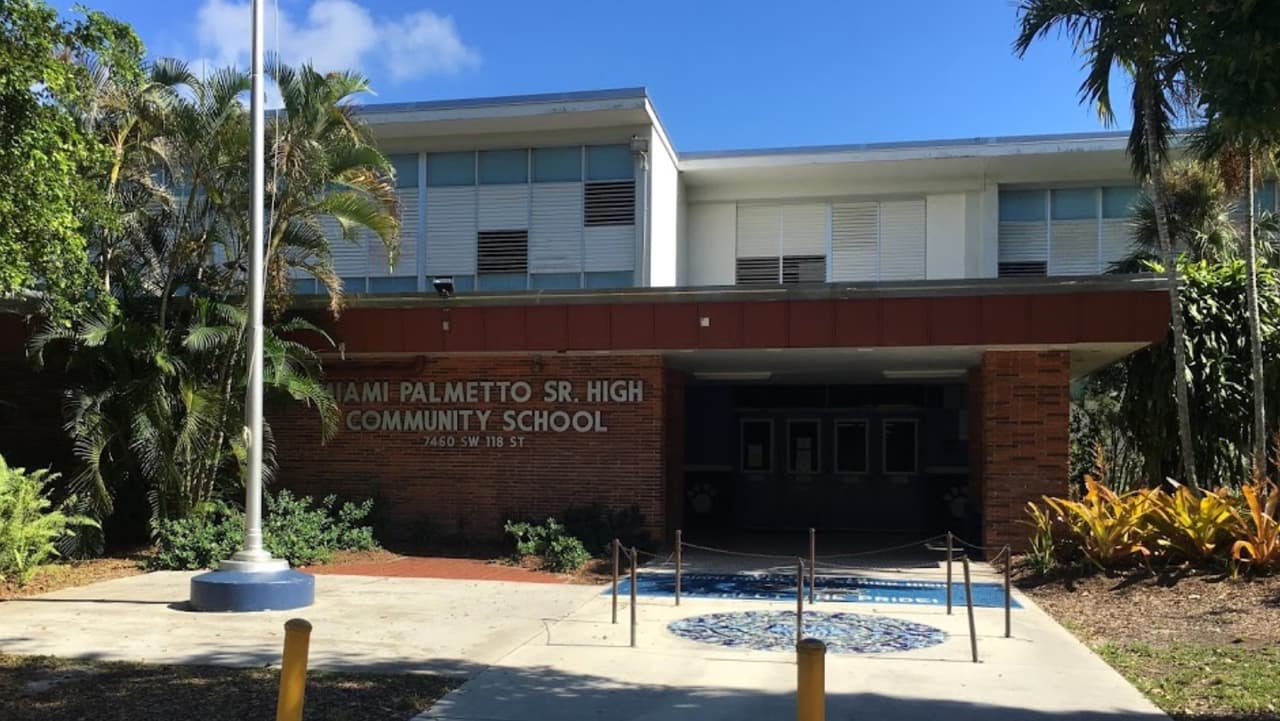 Comparecen en corte hermanos que llevaron un arma cargada a su escuela en Miami