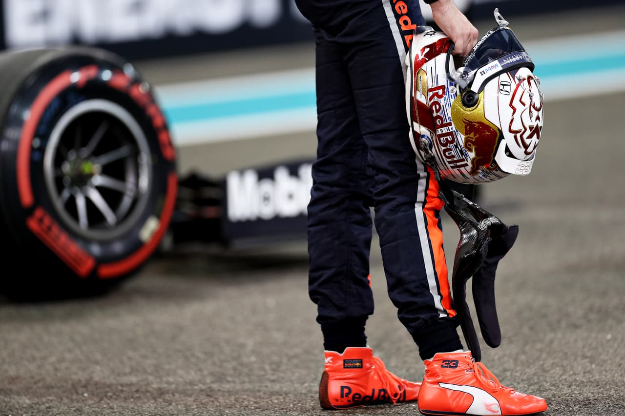 Lewis Hamilton es el primer piloto de la historia de la Formula 1 en liderar 19 Grandes Premios en una temporada. Nico Hulkenberg se retira de la Fórmula 1 y Hamilton comparte podio con Verstappen y Charles Leclerc.