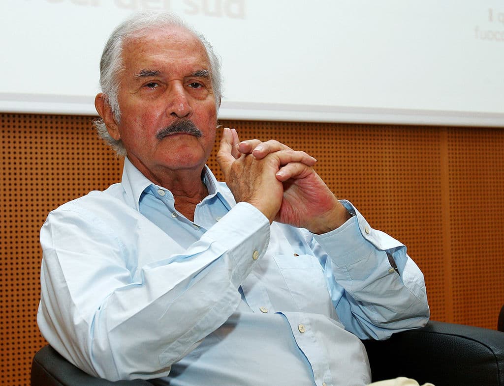 <b>Carlos Fuentes</b> murió a los 83 años en Ciudad de México, el 15 de mayo del 2012. El escritor sufrió una hemorragia masiva a causa de una úlcera gástrica.