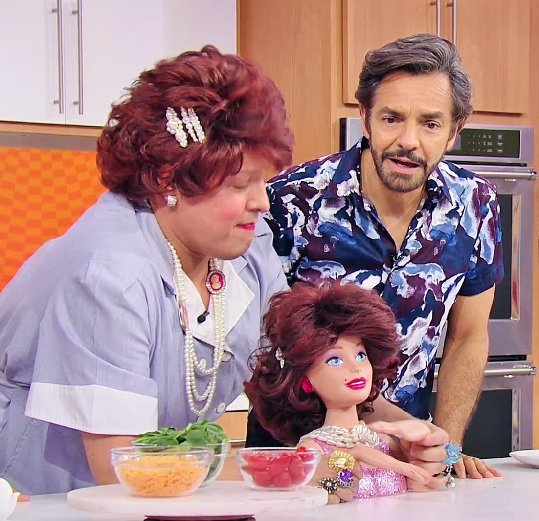 La semana pasada, durante el segmento que tuvieron juntos, la mucama de Despierta América le presentó a ‘Meche-Dora’ y le prometió que le ayudaría a resolver algunas preguntas sobre su rutina diaria y profesional. Doña Meche también le dio la opción de elegir a la muñeca de la vida real (Doña Meche) y con rimas le dijo todas sus cualidades.