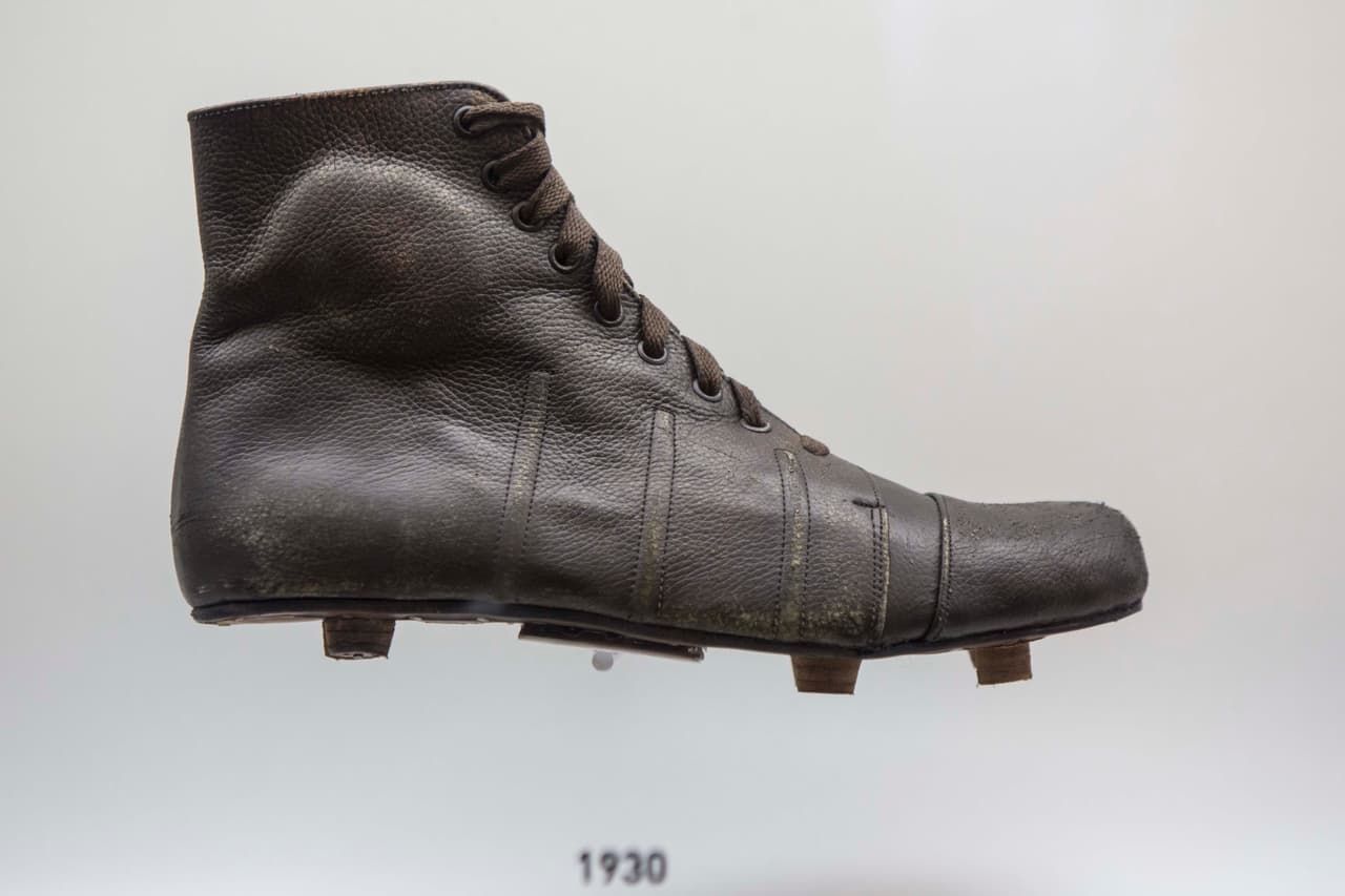 Las zapatillas para jugar fútbol de los años 30