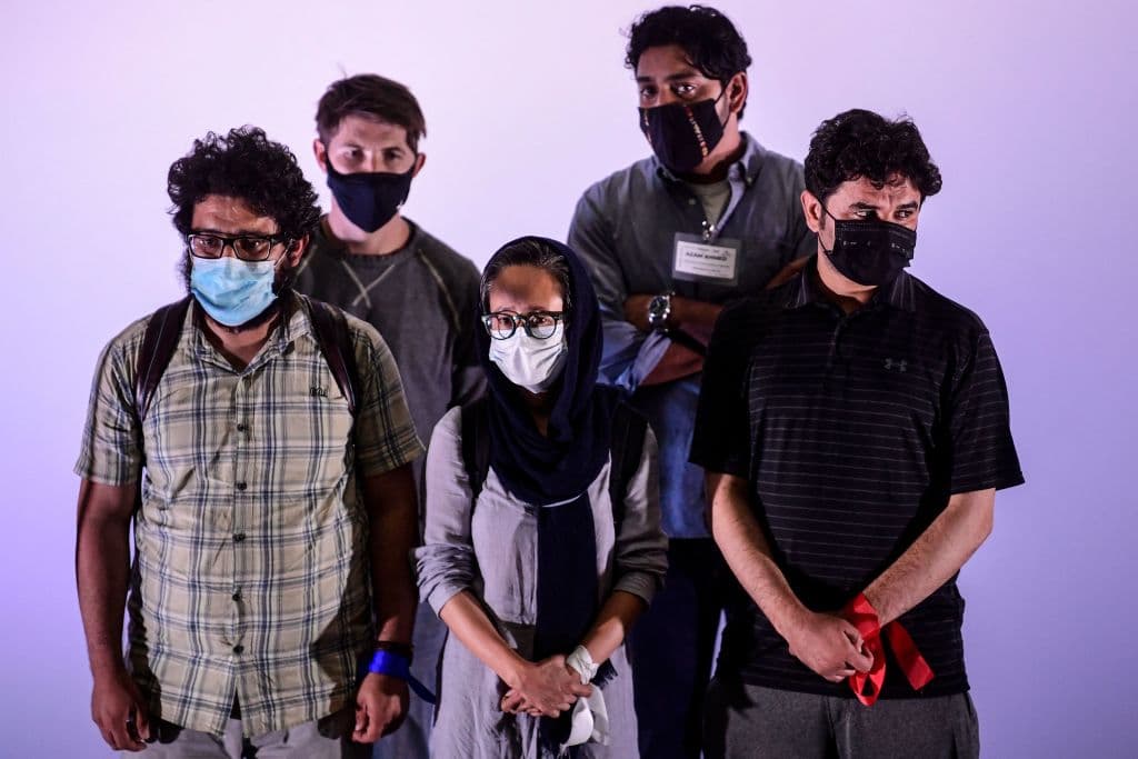 Así, Ebrard aseguró que "México ha decidido apoyar las solicitudes de carácter humanitario, refugio, asilo, visa humanitaria,
<b>para personas en Afganistán </b>que han pedido tener esa condición humanitaria".
<br>