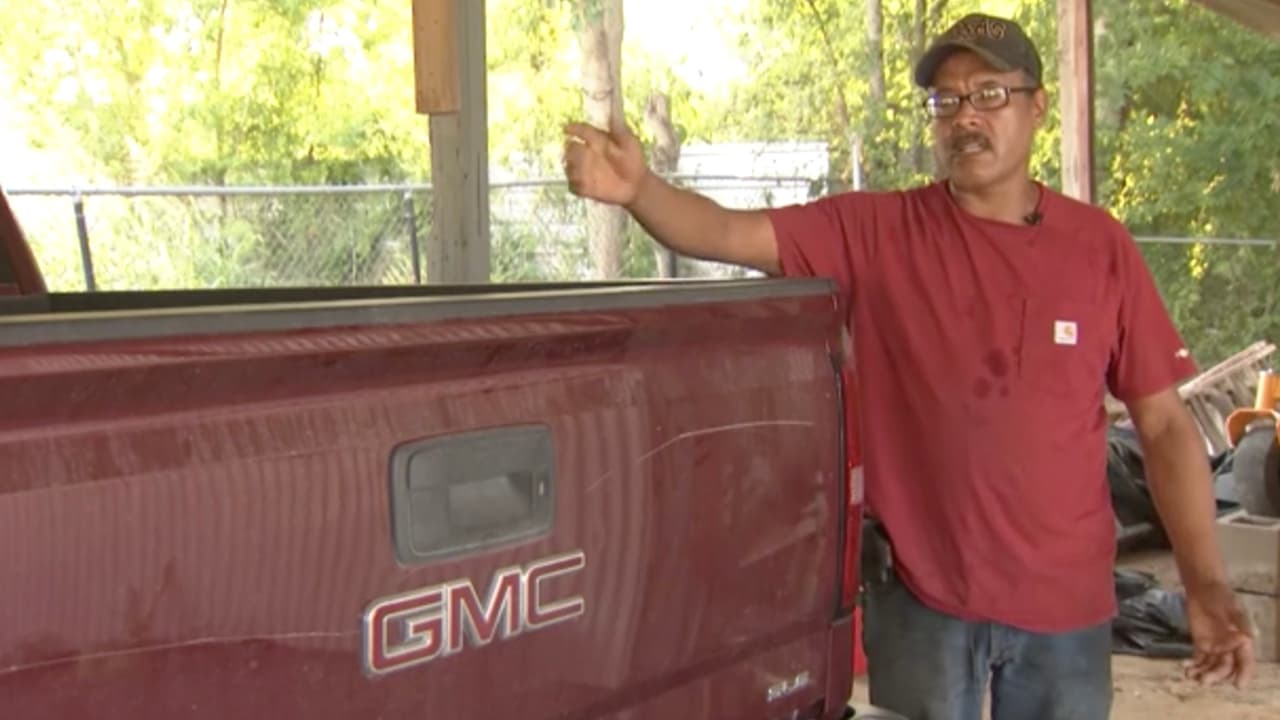Hispano pierde $18,000 al comprar una camioneta inservible en Houston que encontró por Internet 