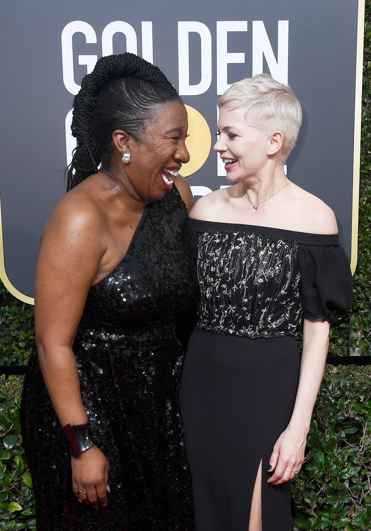 Michelle Williams con Tarana Burke, activista por los derechos de la mujer y fundadora del movimiento #MeToo. "No estamos aquí porque yo esté nominada, estamos aquí porque esta mujer ha fundado un movimiento".