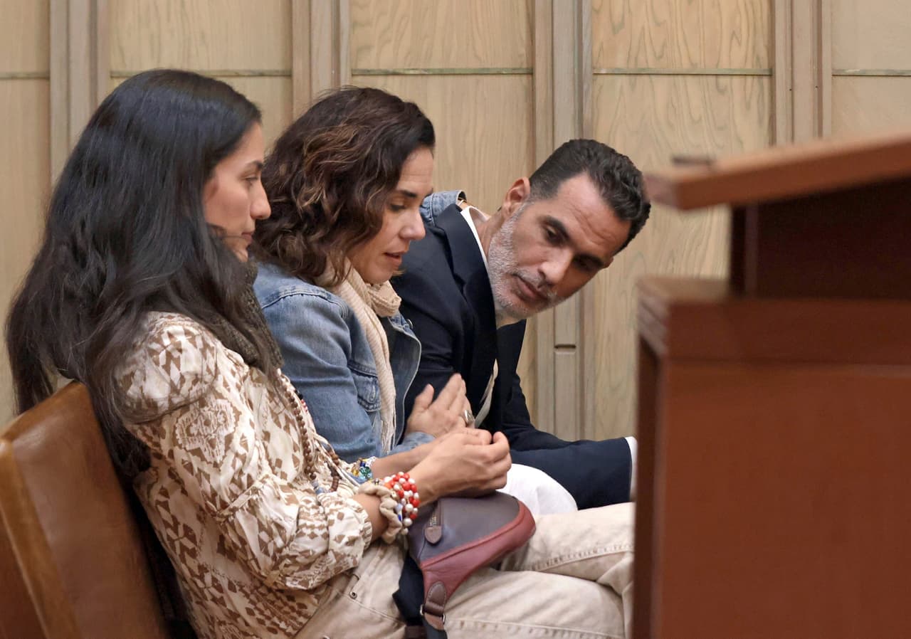 De acuerdo con Tanya Charry, la medida es sanitaria: "La familia
<b>no puede verlo personalmente por (el) covid</b>. Hasta este momento no se permiten las visitas", dijo la periodista el pasado 7 de octubre en
<b>Univision</b>.
<br>