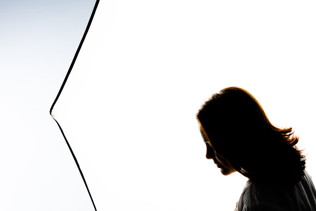 Cirujana general, está expuesta a que llegue un delincuente herido de bala y en plena faena quirúrgica vengan otros a rematarlo, con los médicos y enfermeras en la línea de fuego.