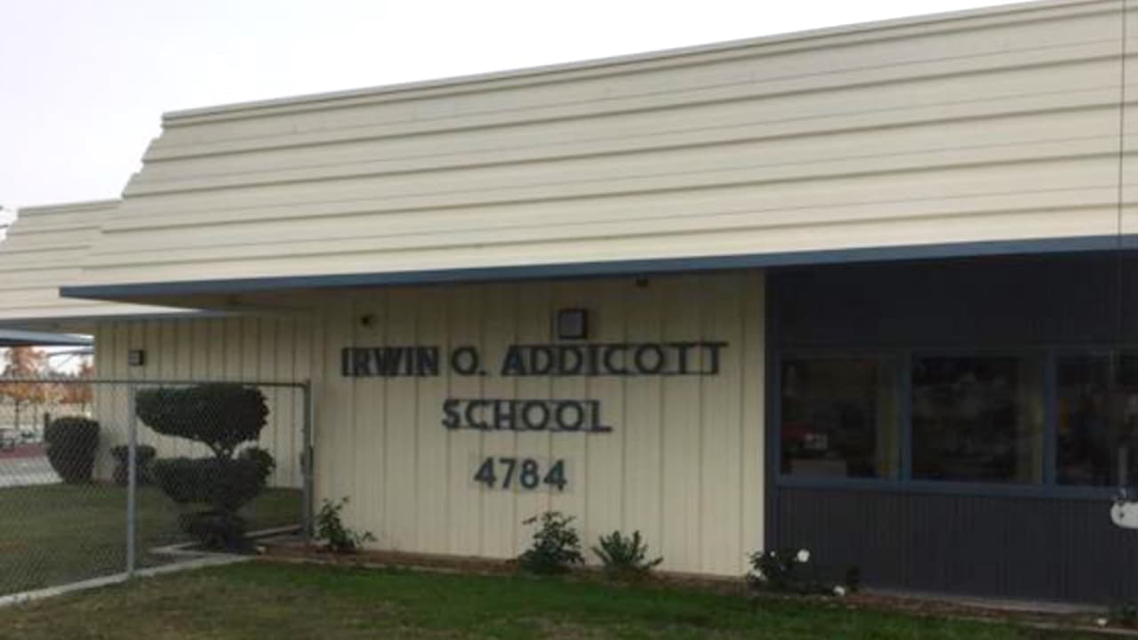 Demandan a distrito escolar por poner blanqueador en sonda gástrica de niña con discapacidad