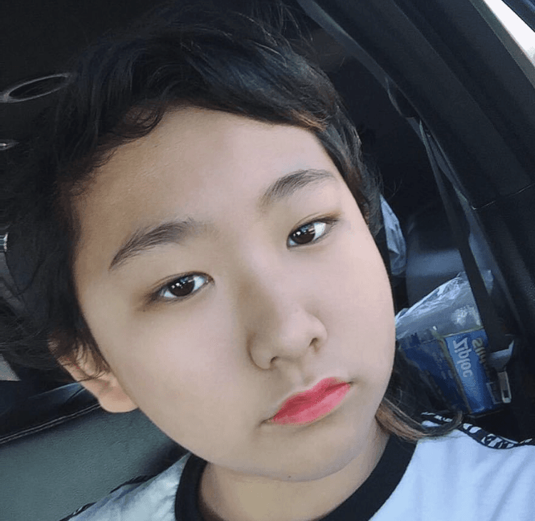 <b>Melissa Fu</b> y su madre, Amber Aiaz, fueron vistas por última vez el viernes 22 de noviembre de 2019, aproximadamente a las 6:00 p.m. en su residencia ubicada en el área de Michelson Drive y University Drive en Irvine, California. Existen circunstancias sospechosas en torno a su desaparición y se buscan para interrogar a dos personas vistas en las inmediaciones de su residencia cerca del momento de su desaparición.