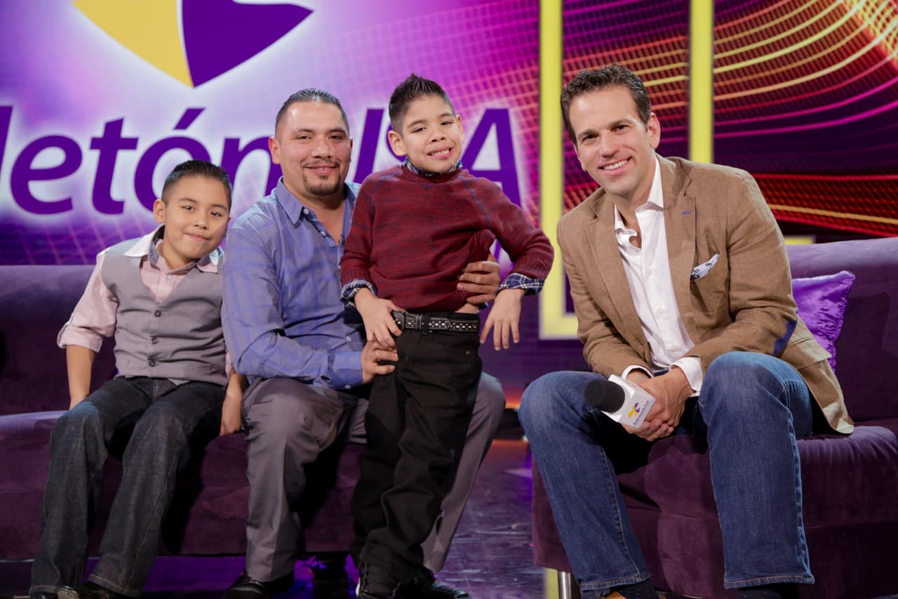 Ramiro Lopez y Carlos Loret de Mola, nos cuenta la ultima historia de la noche en Teletón USA.
<br>
<br>Para donar ENTRA AQUI:
<a href="https://secure3.convio.net/ftusa/site/Donation2?idb=1005289149&DONATION_LEVEL_ID_SELECTED=1&df_id=1400&1400.donation=form1&idb=0&s_locale=es_US">teletonusa.org/donar</a>