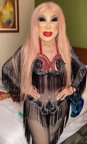 No es un secreto que la actriz apoya los procedimientos estéticos, así que invitó a sus seguidores a ponerse botox con el mismo doctor que ella lo hace, lo cual causó reacciones encontradas entre sus fans en Internet.